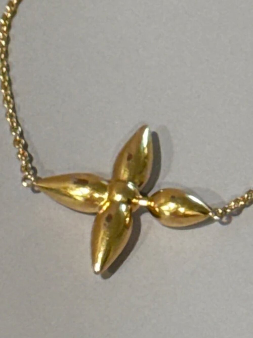 💛 Authentic Louis Vuitton Louisette Gold Charm Bracelet 💛 - Picture 4 of 15